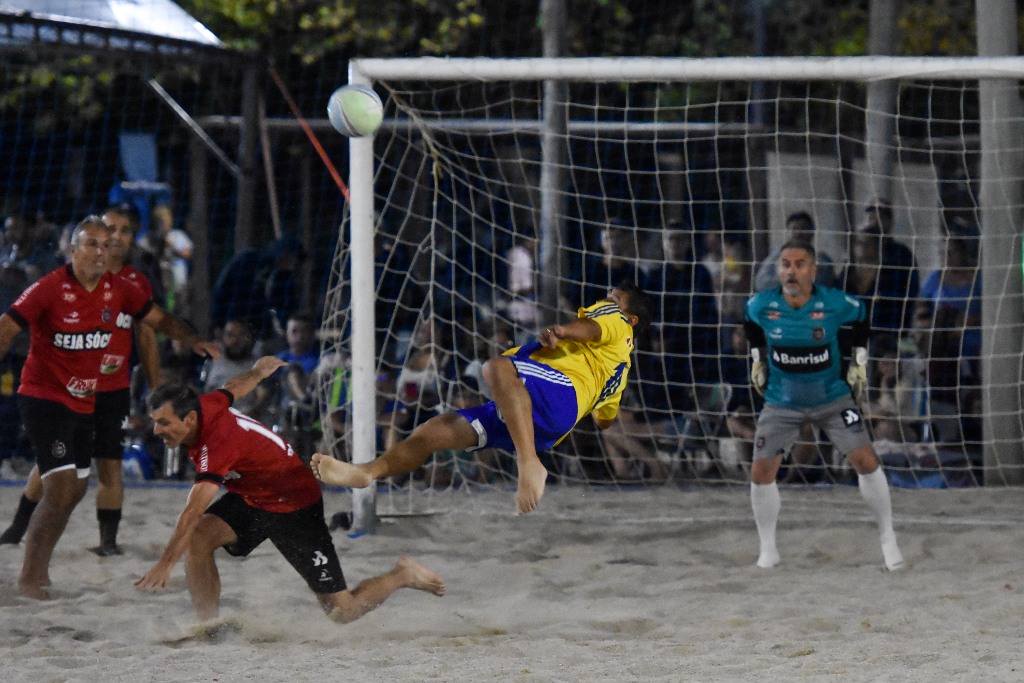 Amistoso Bra-Pel de beach soccer reunirá ídolos do futebol de Pelotas na  Praia do Laranjal